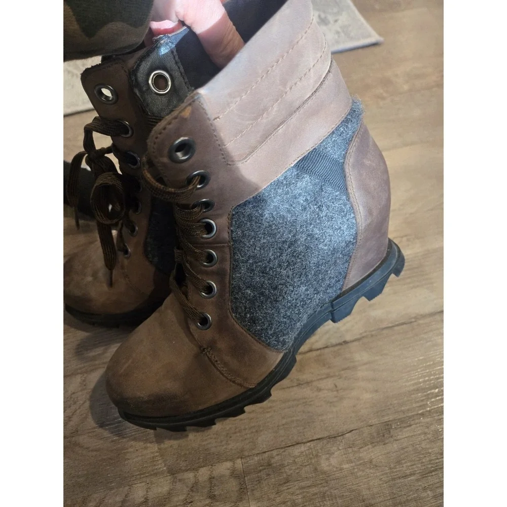 Sorel Women's Joan of Arctic Wedge III Lexie Boots (Tobacco) NL4362‎ Size 8.5